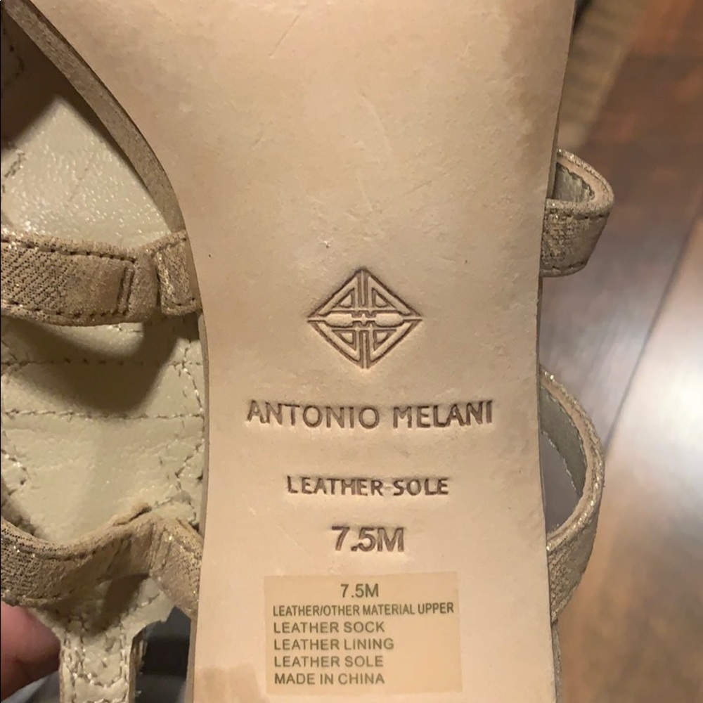 Gold heels - Picture 5 of 6